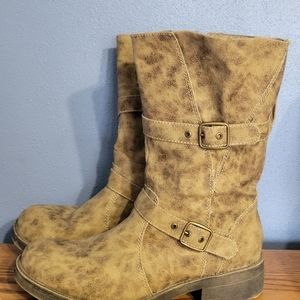 UNleashed womens boots size 9.5, taupe